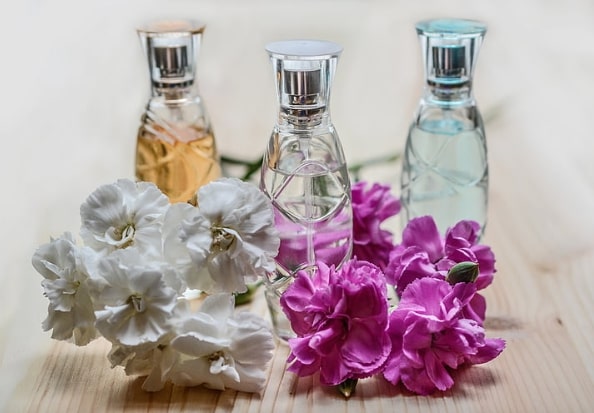 perfume as personalized party favors